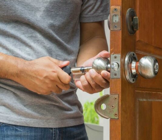 Heroic Story of Locksmith in Omaha who Rescuing Kids Locked Inside Their Homes