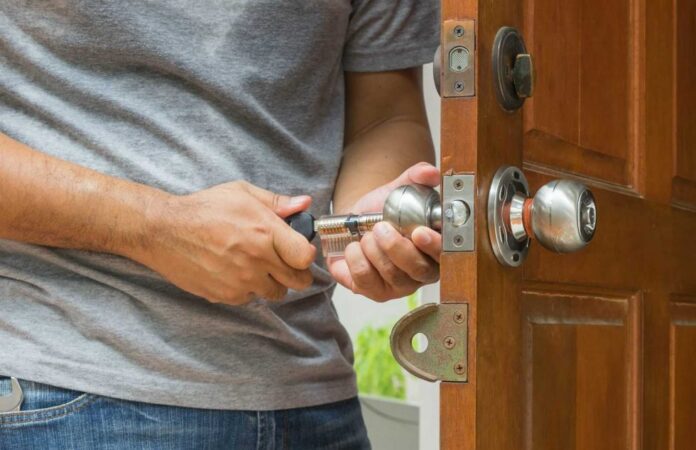 Heroic Story of Locksmith in Omaha who Rescuing Kids Locked Inside Their Homes